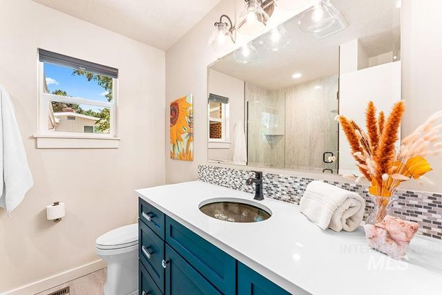 1204 W Highland View Dr, Boise, ID 83702