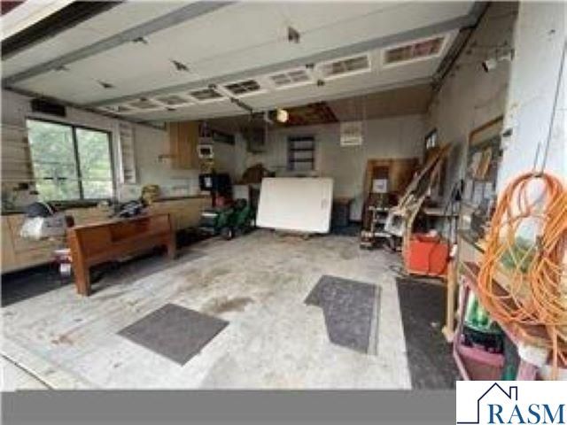 1409 N Hillsboro Avenue, Golden Valley, MN 55427