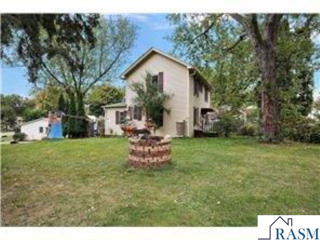 1409 N Hillsboro Avenue, Golden Valley, MN 55427