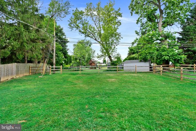 2700 E COUNTY LINE RD, Hatboro, PA 19040