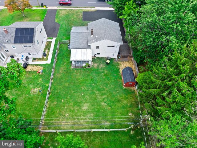 2700 E COUNTY LINE RD, Hatboro, PA 19040