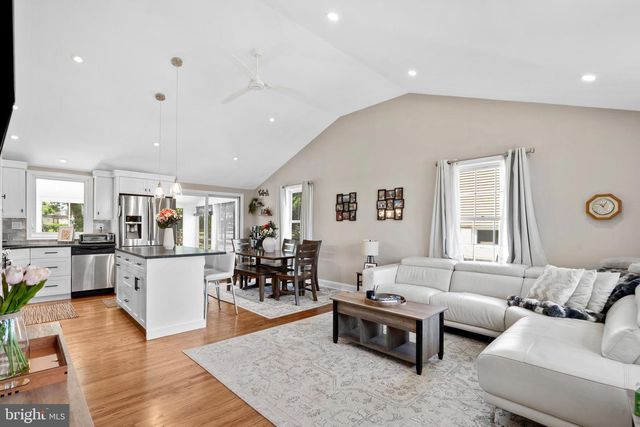 2700 E COUNTY LINE RD, Hatboro, PA 19040