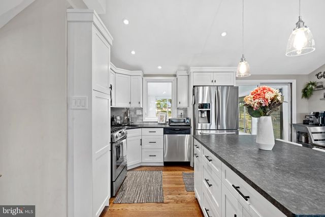 2700 E COUNTY LINE RD, Hatboro, PA 19040