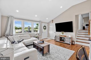 2700 E COUNTY LINE RD, Hatboro, PA 19040