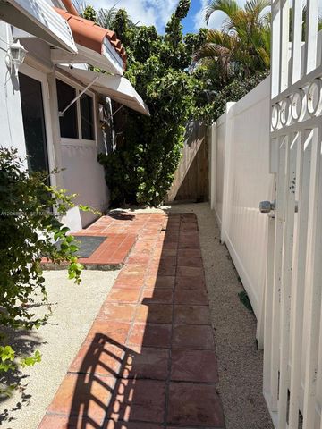 1101 NE 5th Street 1, Hallandale Beach, FL 33009