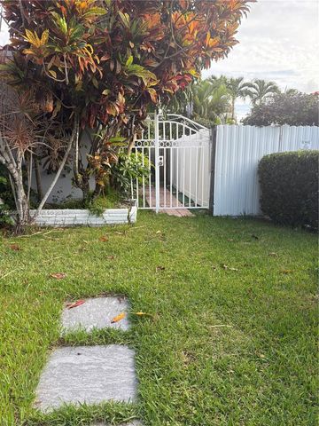 1101 NE 5th Street 1, Hallandale Beach, FL 33009