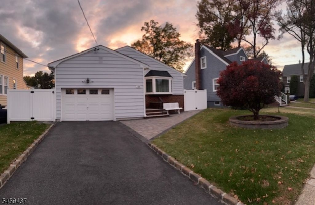 196 Galloping Hill Rd, Roselle Park Boro, NJ 07204 — exterior