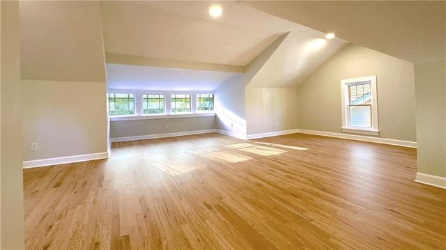5809 Kenwood Avenue, Kansas City, MO 64110