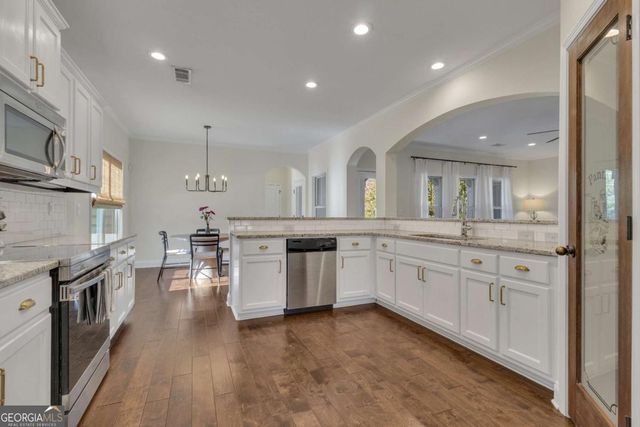 110 Sparrows Cove, Fayetteville, GA 30215
