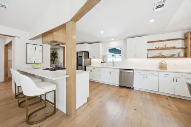 3145 Darvany Drive, Dallas, TX 75220