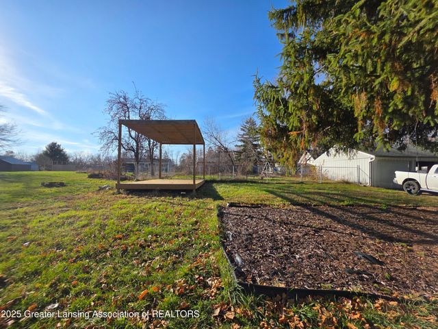 208 E Northrup Street, Lansing, MI 48911