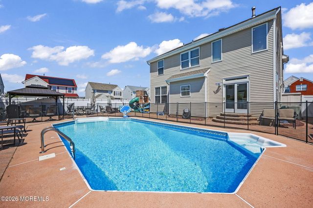 2 Devonshire Drive, Hazlet, NJ 07730