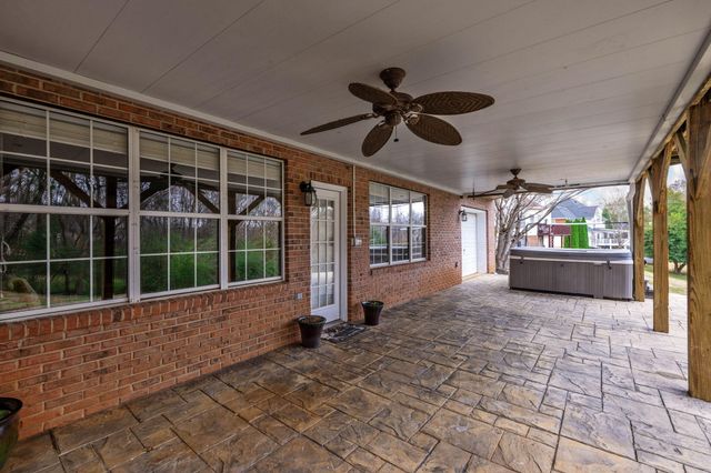 1822 Bay Pointe Drive, Hixson, TN 37343