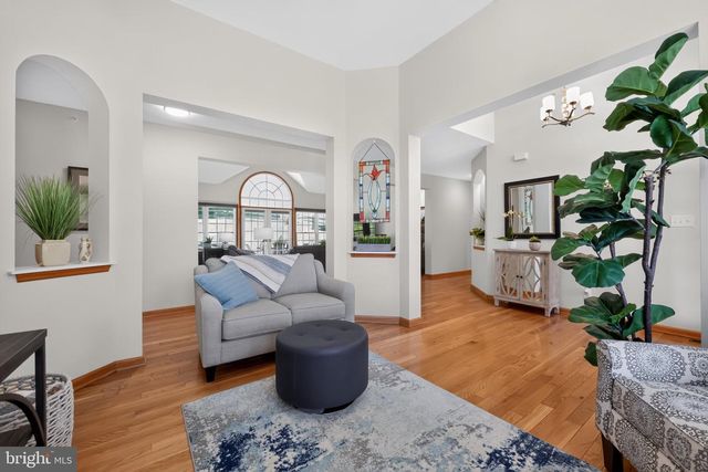 4902 W CHESTER PIKE, Newtown Square, PA 19073
