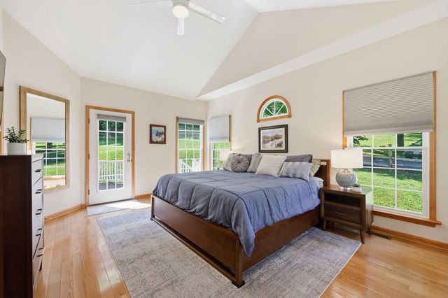 4902 W CHESTER PIKE, Newtown Square, PA 19073