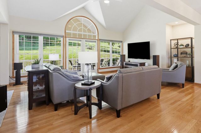 4902 W CHESTER PIKE, Newtown Square, PA 19073