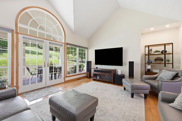 4902 W CHESTER PIKE, Newtown Square, PA 19073