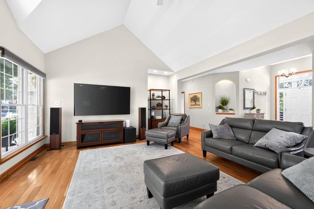 4902 W CHESTER PIKE, Newtown Square, PA 19073