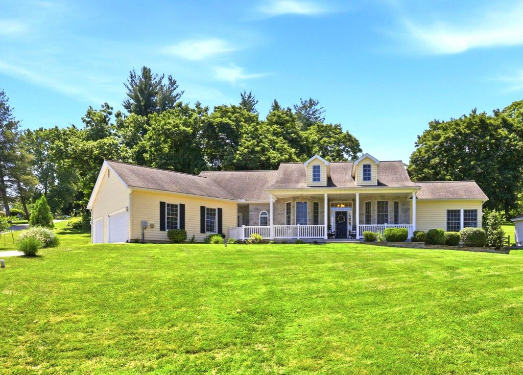 4902 W CHESTER PIKE, Newtown Square, PA 19073