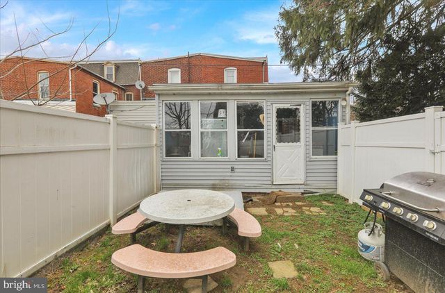 18 N 7TH ST, Columbia, PA 17512