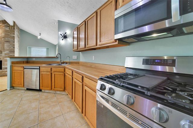 7110 Haven Creek Drive, Cypress, TX 77433