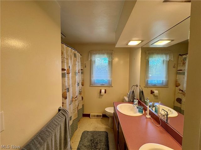 1648 Highland Lane, Ashtabula, OH 44004