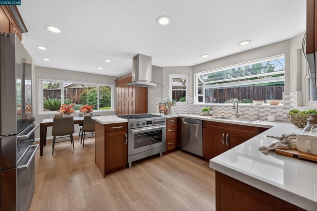 726 Buckingham Ct, Walnut Creek, CA 94598