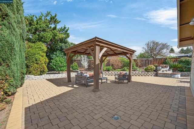 726 Buckingham Ct, Walnut Creek, CA 94598