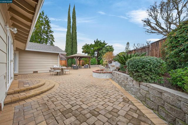 726 Buckingham Ct, Walnut Creek, CA 94598