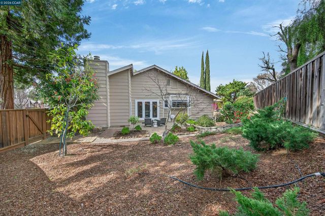 726 Buckingham Ct, Walnut Creek, CA 94598