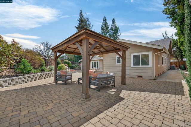 726 Buckingham Ct, Walnut Creek, CA 94598