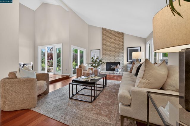 726 Buckingham Ct, Walnut Creek, CA 94598