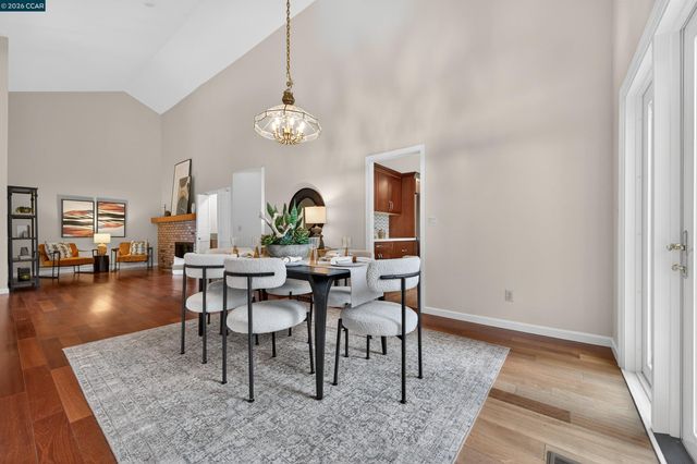 726 Buckingham Ct, Walnut Creek, CA 94598