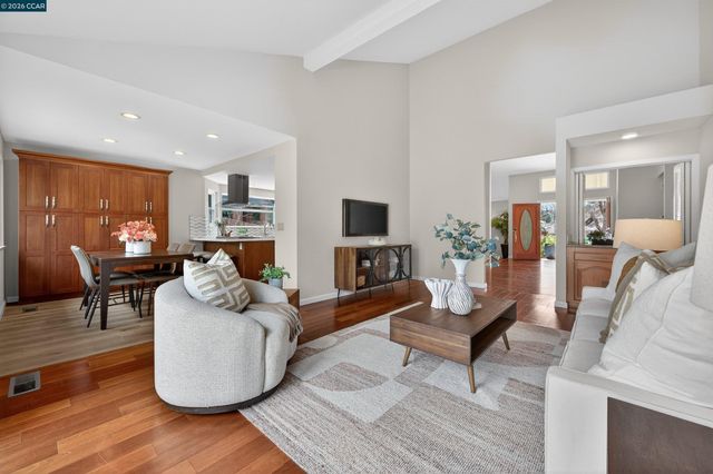 726 Buckingham Ct, Walnut Creek, CA 94598