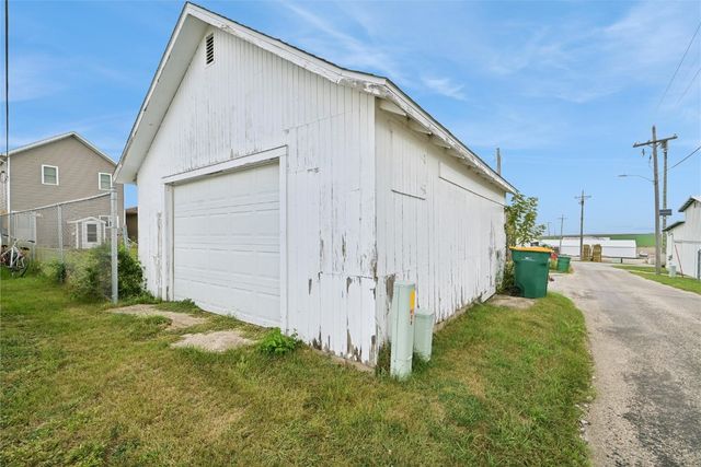 88 Main Avenue, Atkins, IA 52206