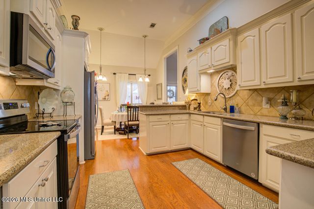 123 Courtland Drive, Hattiesburg, MS 39402