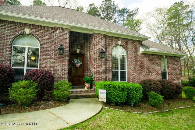 123 Courtland Drive, Hattiesburg, MS 39402