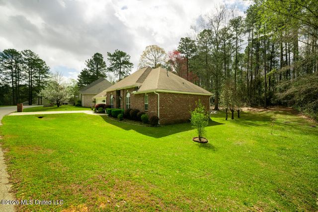 123 Courtland Drive, Hattiesburg, MS 39402