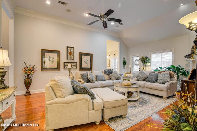 123 Courtland Drive, Hattiesburg, MS 39402