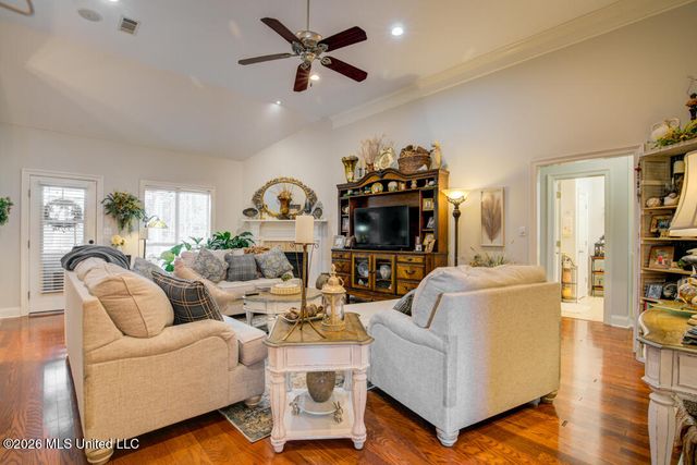 123 Courtland Drive, Hattiesburg, MS 39402