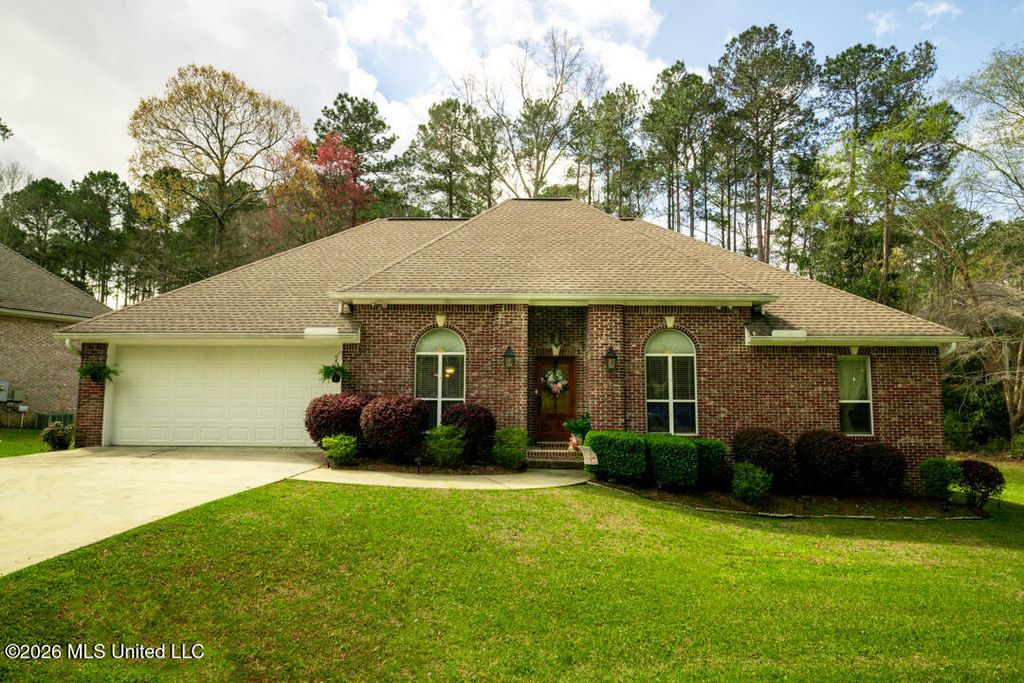 123 Courtland Drive, Hattiesburg, MS 39402