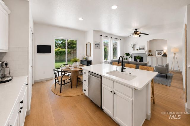 4687 W Blue Creek Ct, Meridian, ID 83642