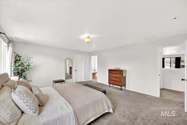 4687 W Blue Creek Ct, Meridian, ID 83642