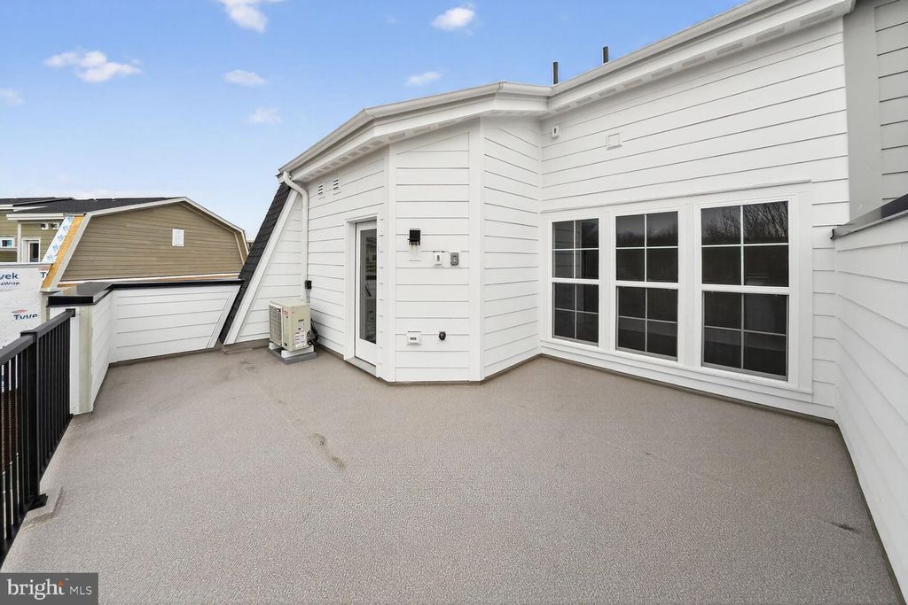 Image 22 of property listing at 2521 FARMSTEAD DR #611 LILLIAN, Rockville, MD 20850