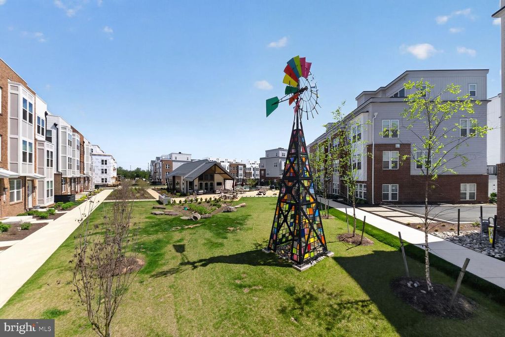 Image 26 of property listing at 2521 FARMSTEAD DR #611 LILLIAN, Rockville, MD 20850