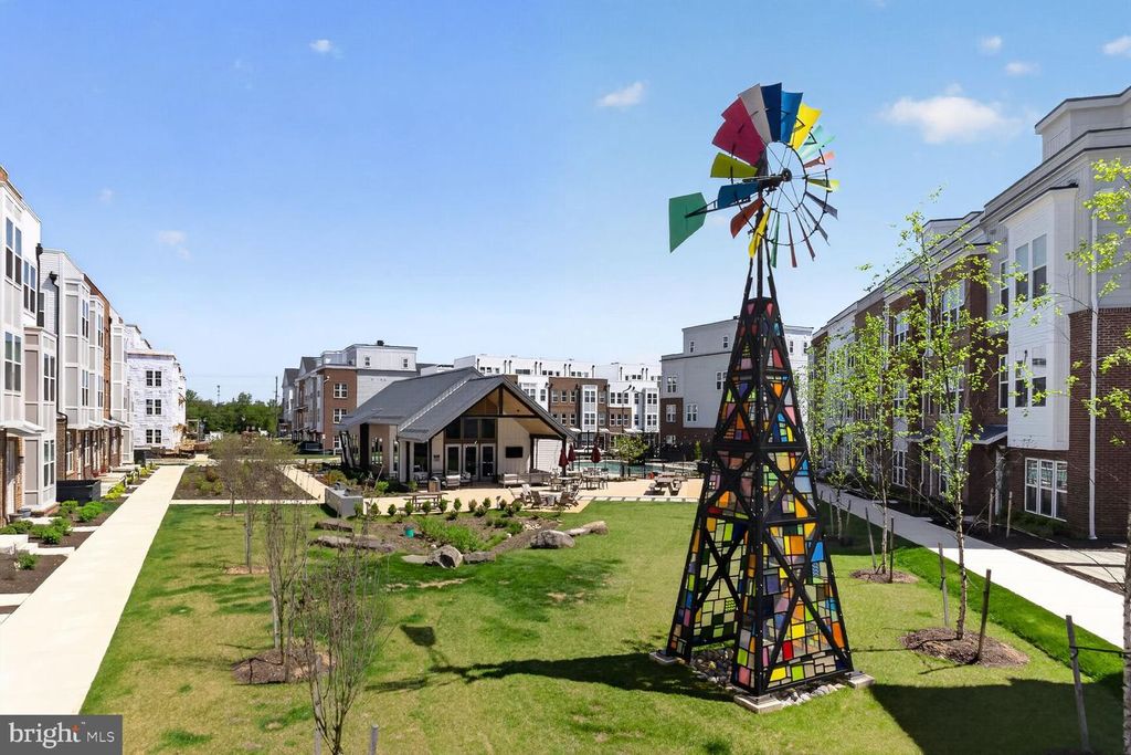 Image 28 of property listing at 2521 FARMSTEAD DR #611 LILLIAN, Rockville, MD 20850