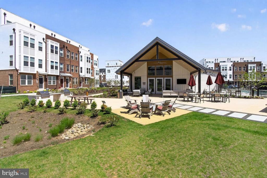 Image 33 of property listing at 2521 FARMSTEAD DR #611 LILLIAN, Rockville, MD 20850