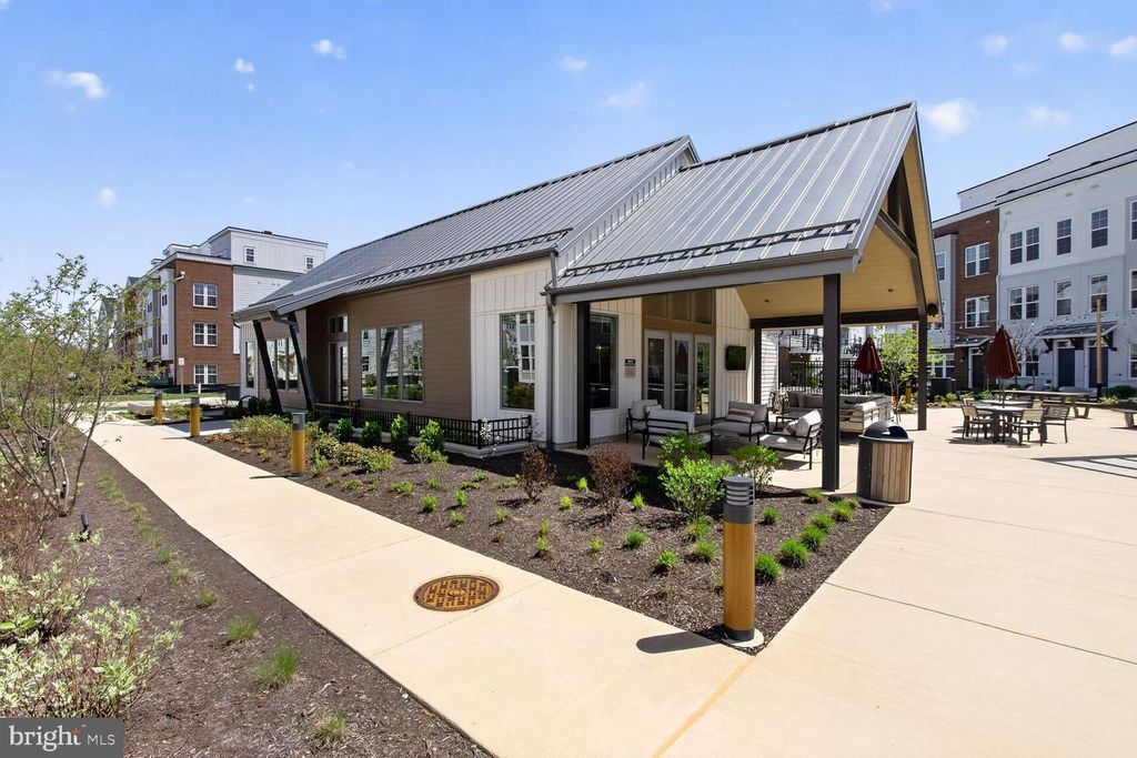 Image 35 of property listing at 2521 FARMSTEAD DR #611 LILLIAN, Rockville, MD 20850