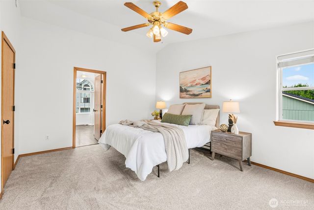 1247 E Pioneer Loop, La Center, WA 98629