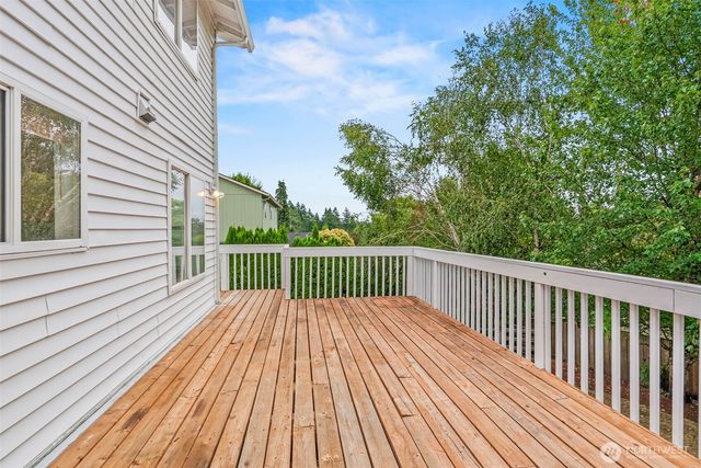 1247 E Pioneer Loop, La Center, WA 98629